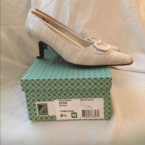 Winter White J. Renee pumps